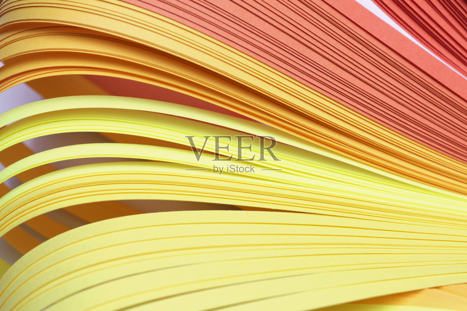 摘要黄色渐变彩色波浪卷带纸背景。照片摄影图片