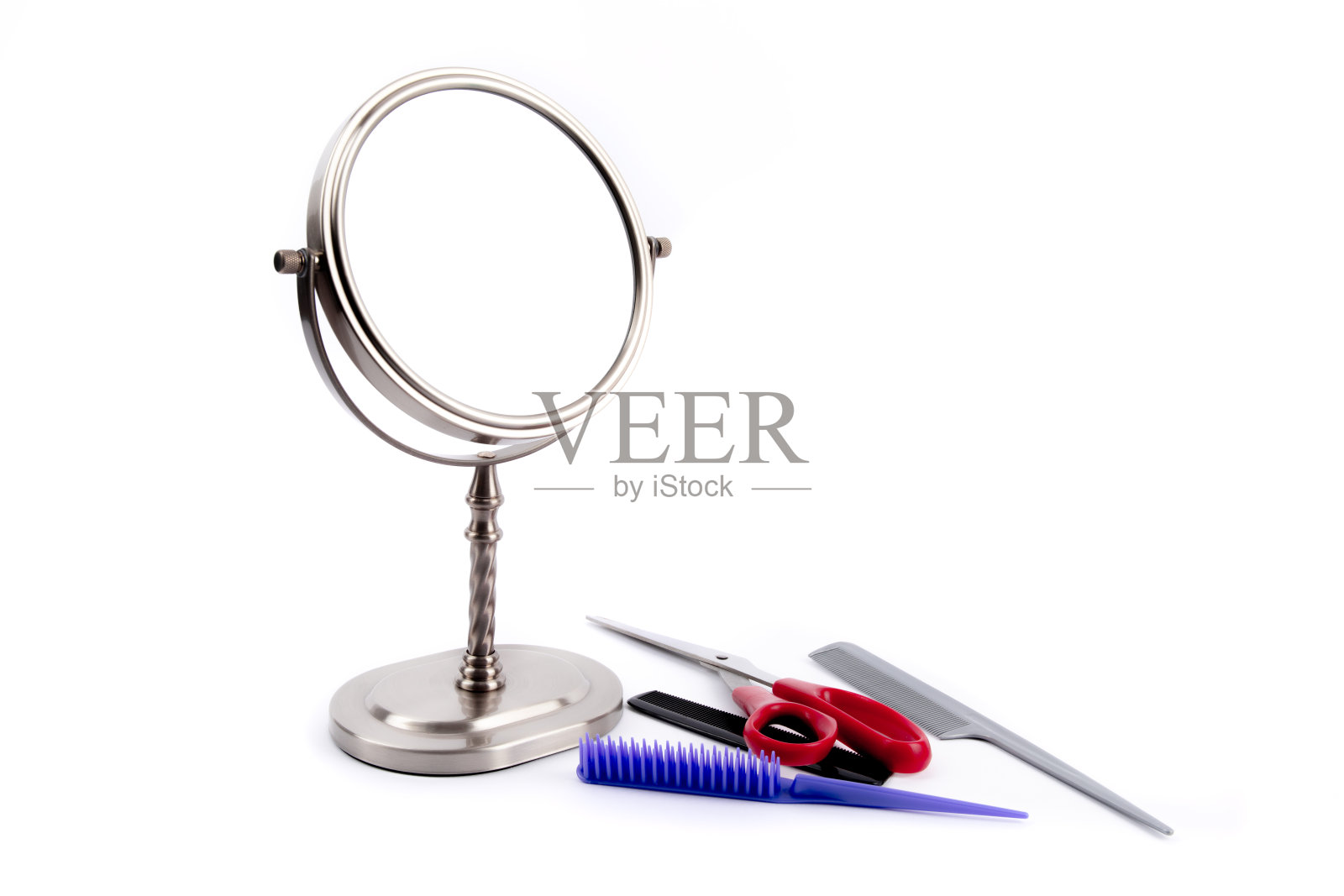 镜子，剪刀和梳子需要自己在家理发孤立在白色照片摄影图片