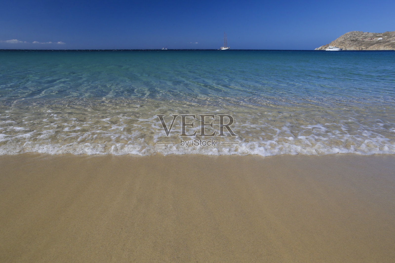 希腊米科诺斯的海滩和海岸线照片摄影图片