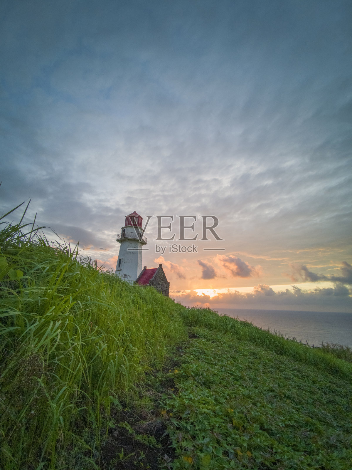 令人惊叹的鸟瞰图部分，海滩和陆地面积在巴丹岛，菲律宾。照片摄影图片