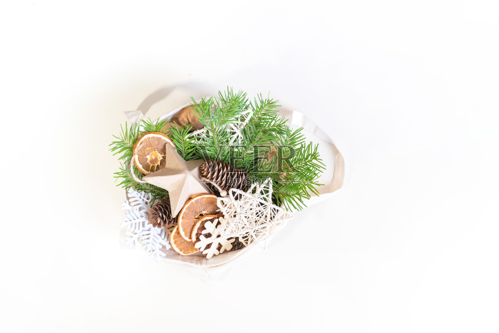 环保圣诞套装。“零浪费”的概念。照片摄影图片