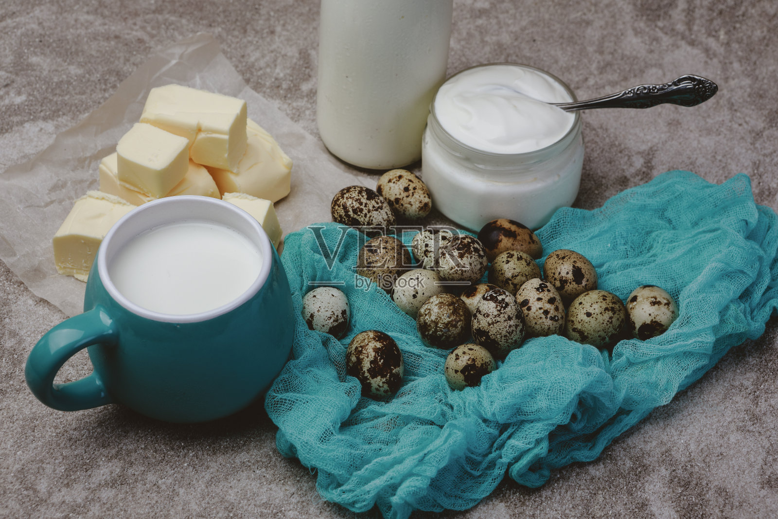 乳制品和鹌鹑蛋照片摄影图片