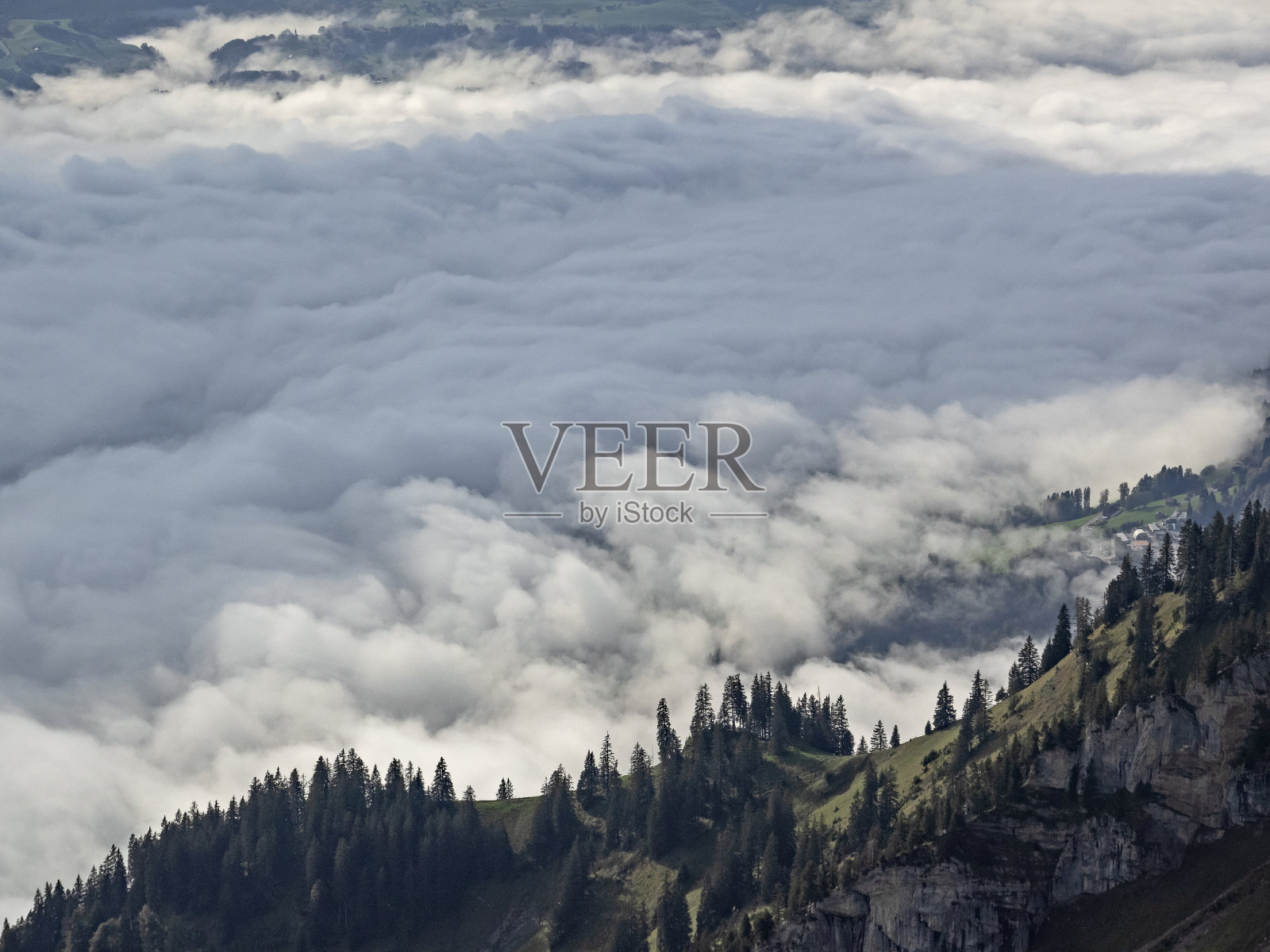 云朵之上，云朵之上照片摄影图片