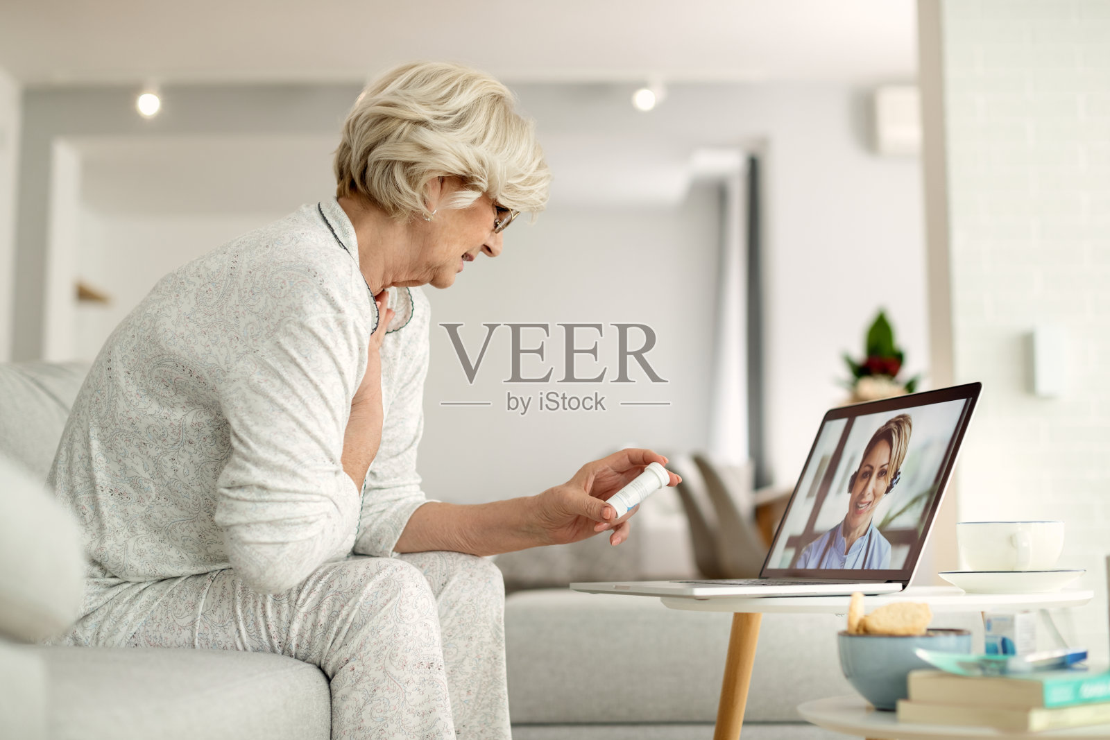 我应该吃这个药来感觉好些吗?照片摄影图片