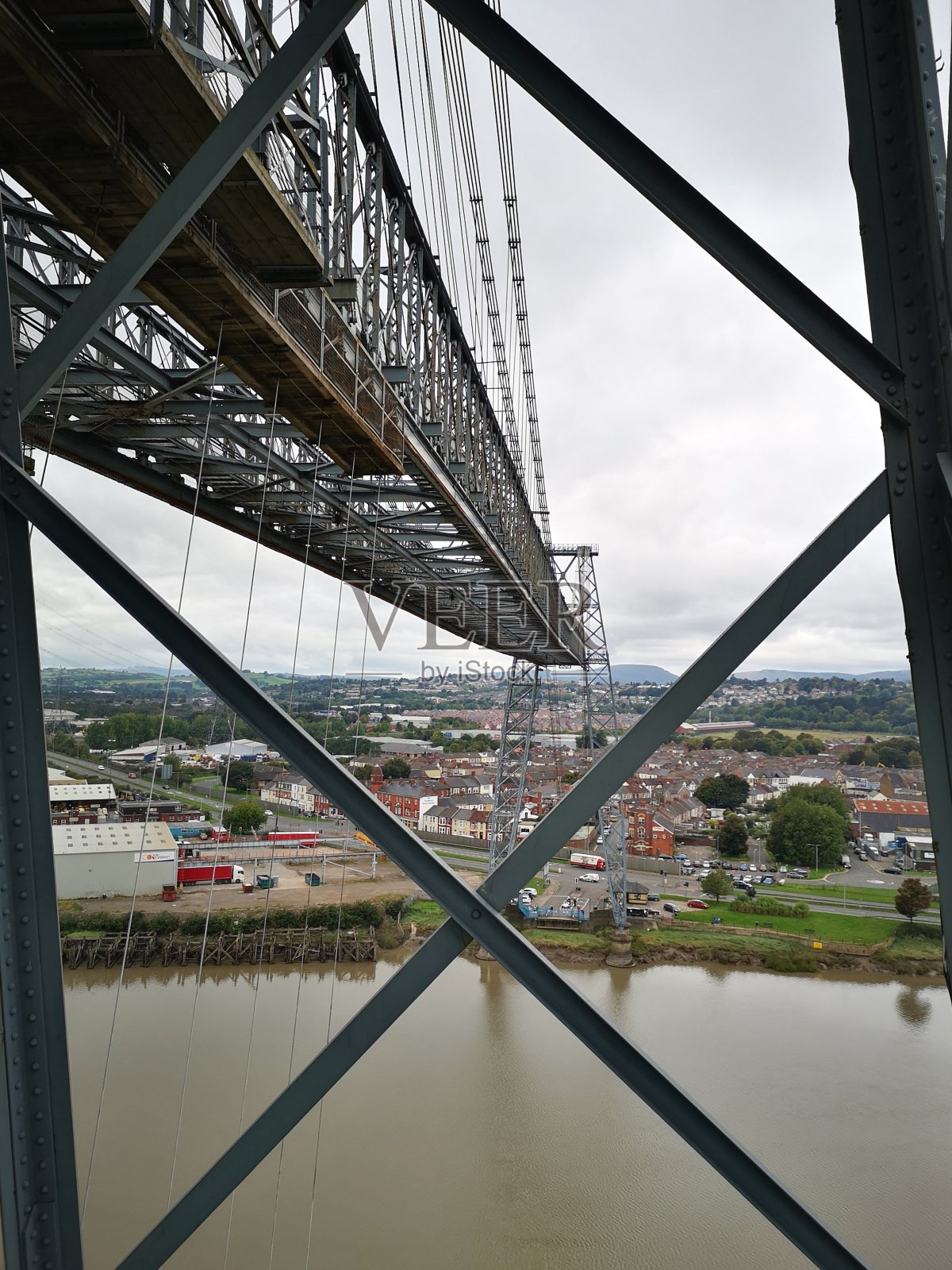 横跨南威尔士乌斯克河的新港运输桥照片摄影图片