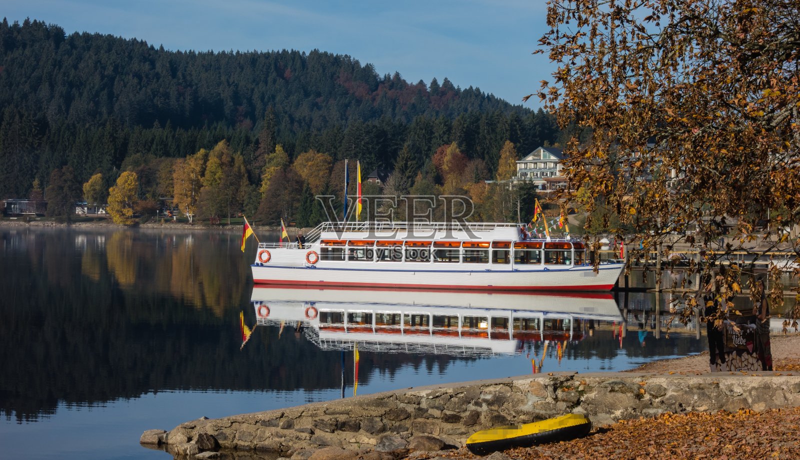 Titisee湖黑森林秋天照片摄影图片