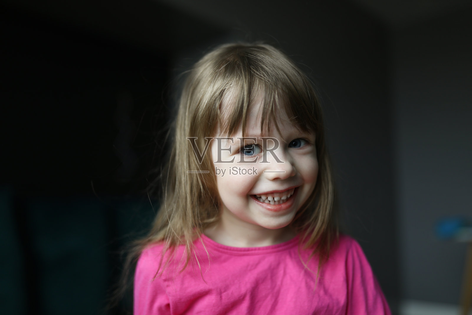 无忧无虑、美丽的幼童照片摄影图片