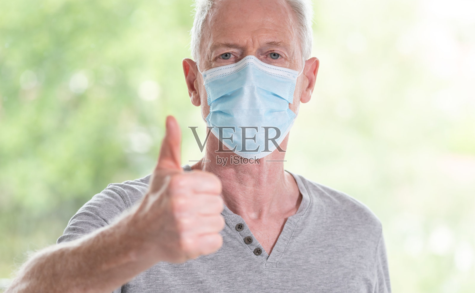 佩戴医用口罩预防病毒的概念照片摄影图片