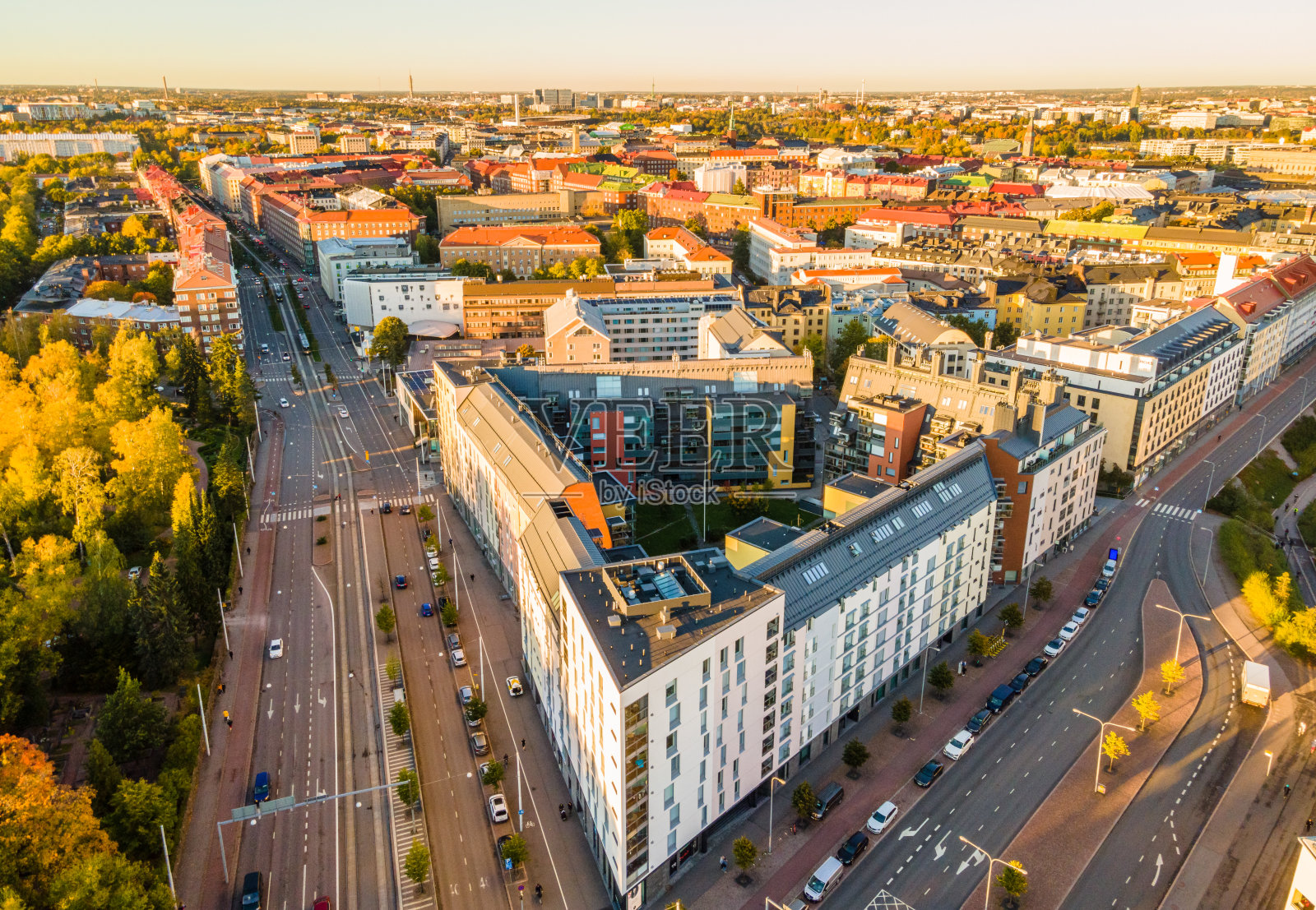 鸟瞰图赫尔辛基城市。天空、云彩和五颜六色的建筑。芬兰赫尔辛基照片摄影图片