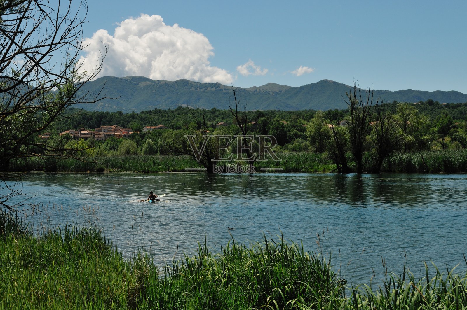 波斯达纤维诺湖自然保护区照片摄影图片
