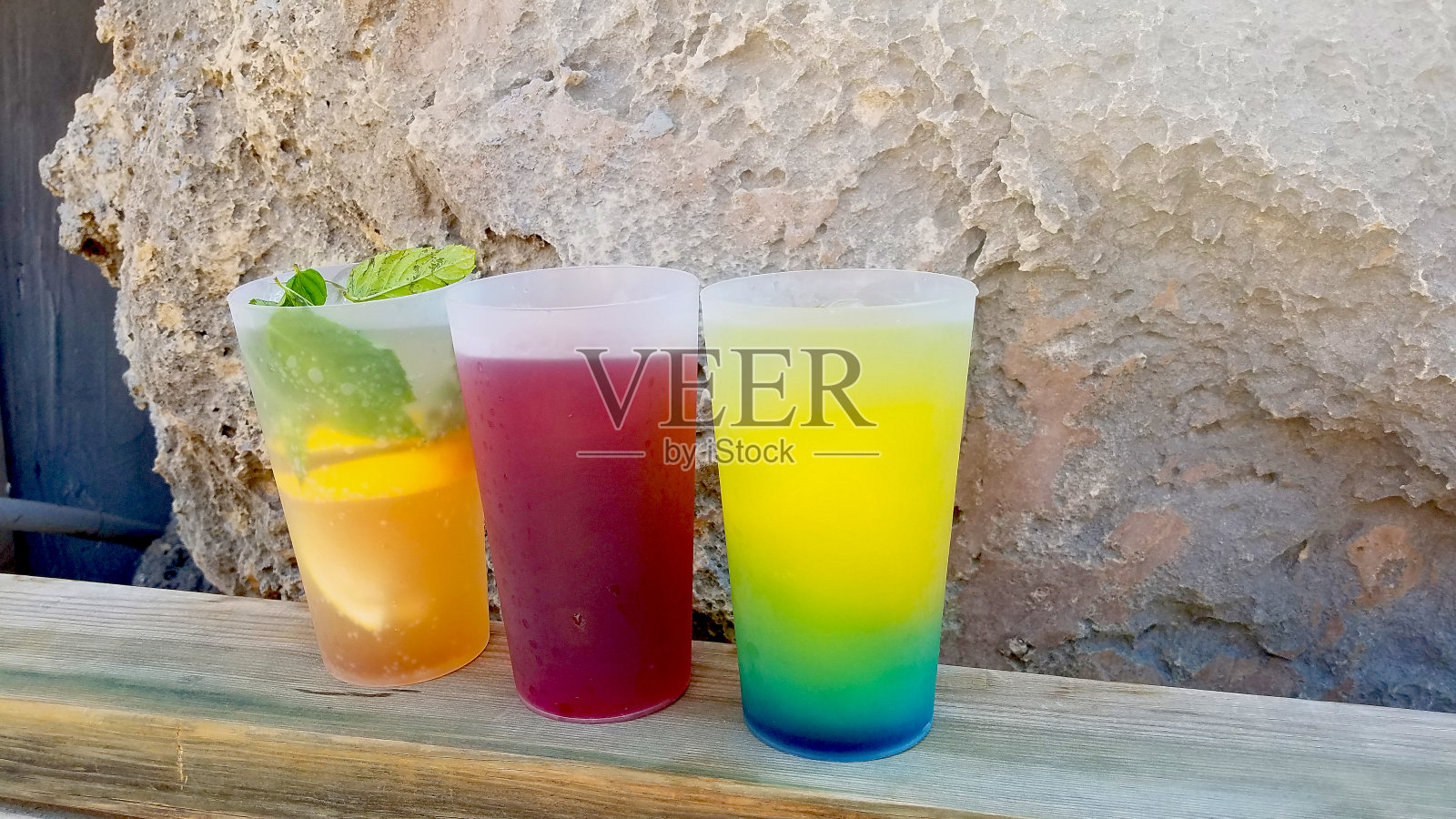 三杯冷饮照片摄影图片