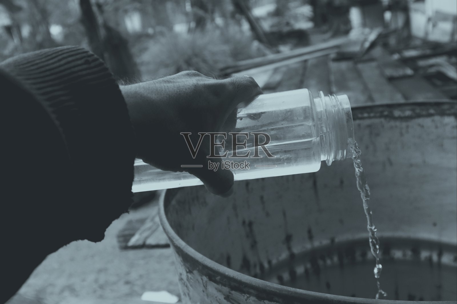 瓶子和水照片摄影图片