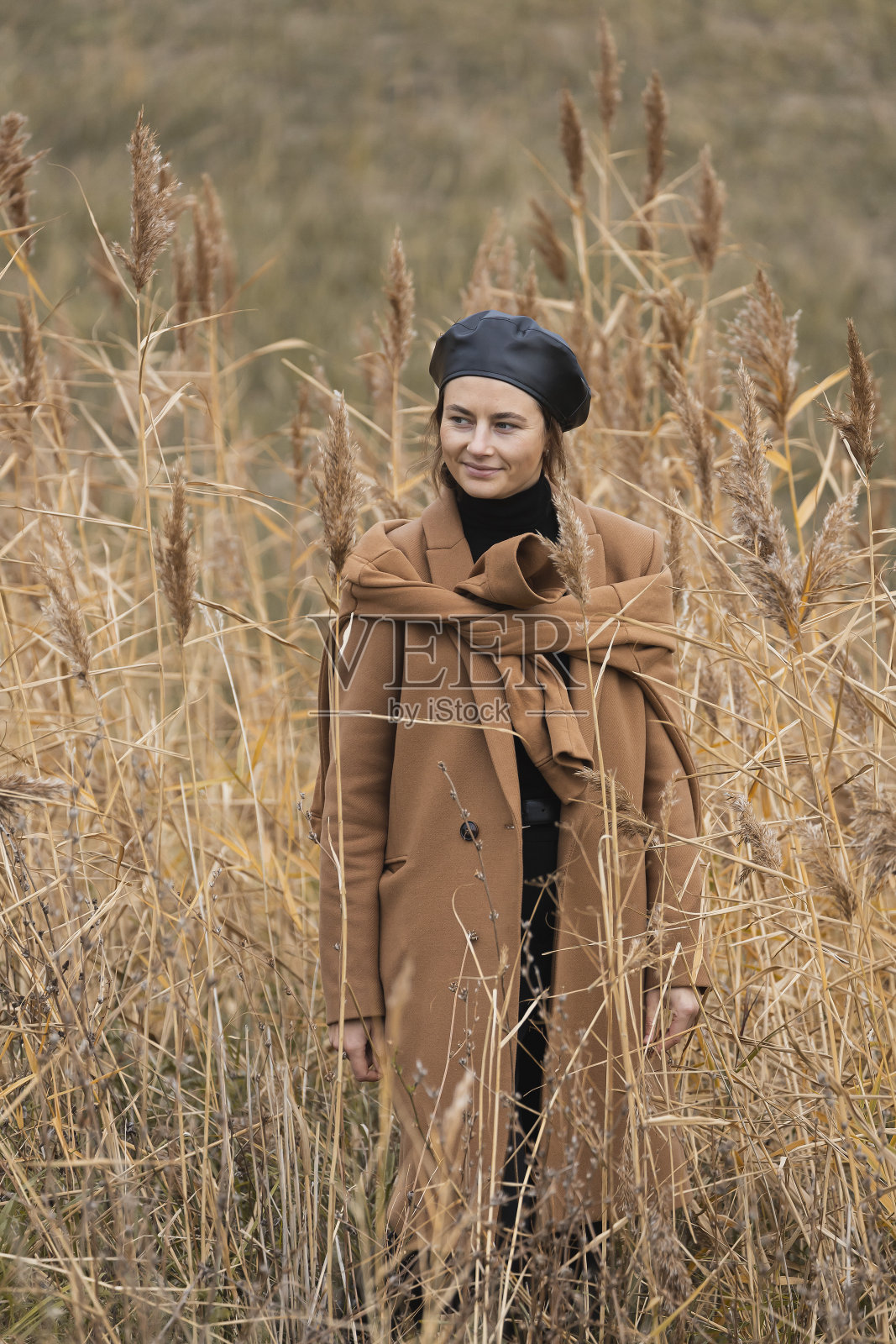 一个美丽的年轻模特的肖像照片摄影图片