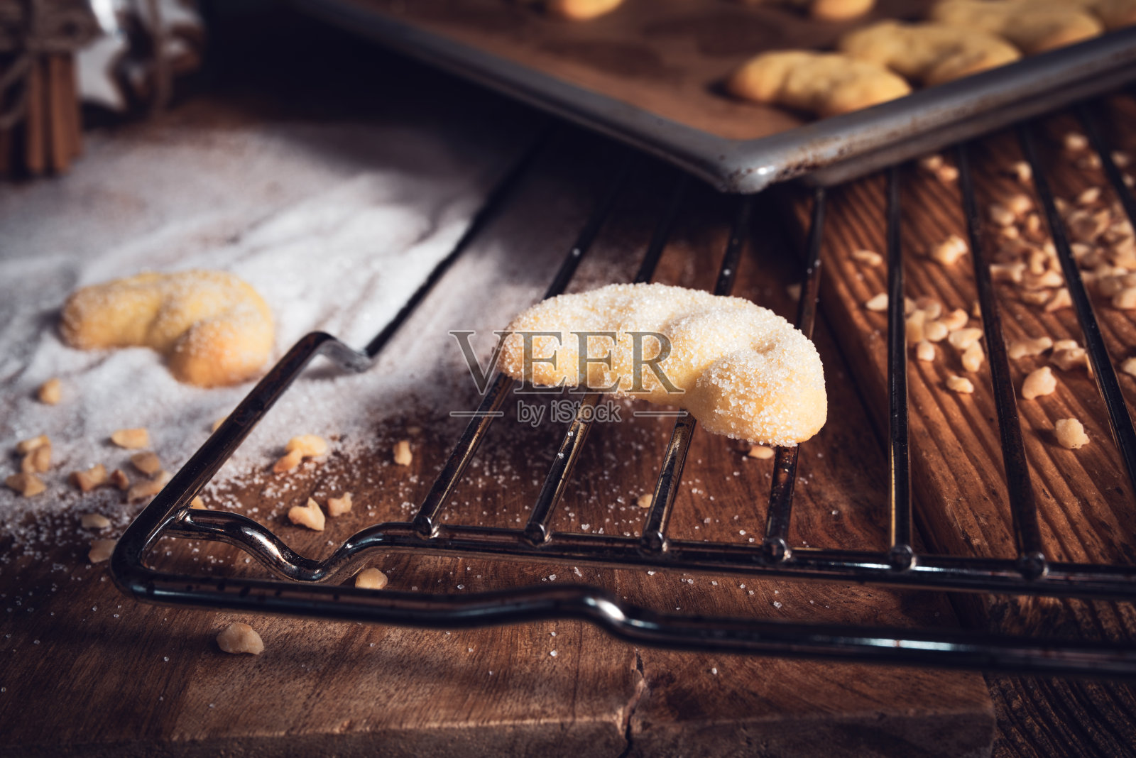 新鲜烘焙的香草月牙照片摄影图片