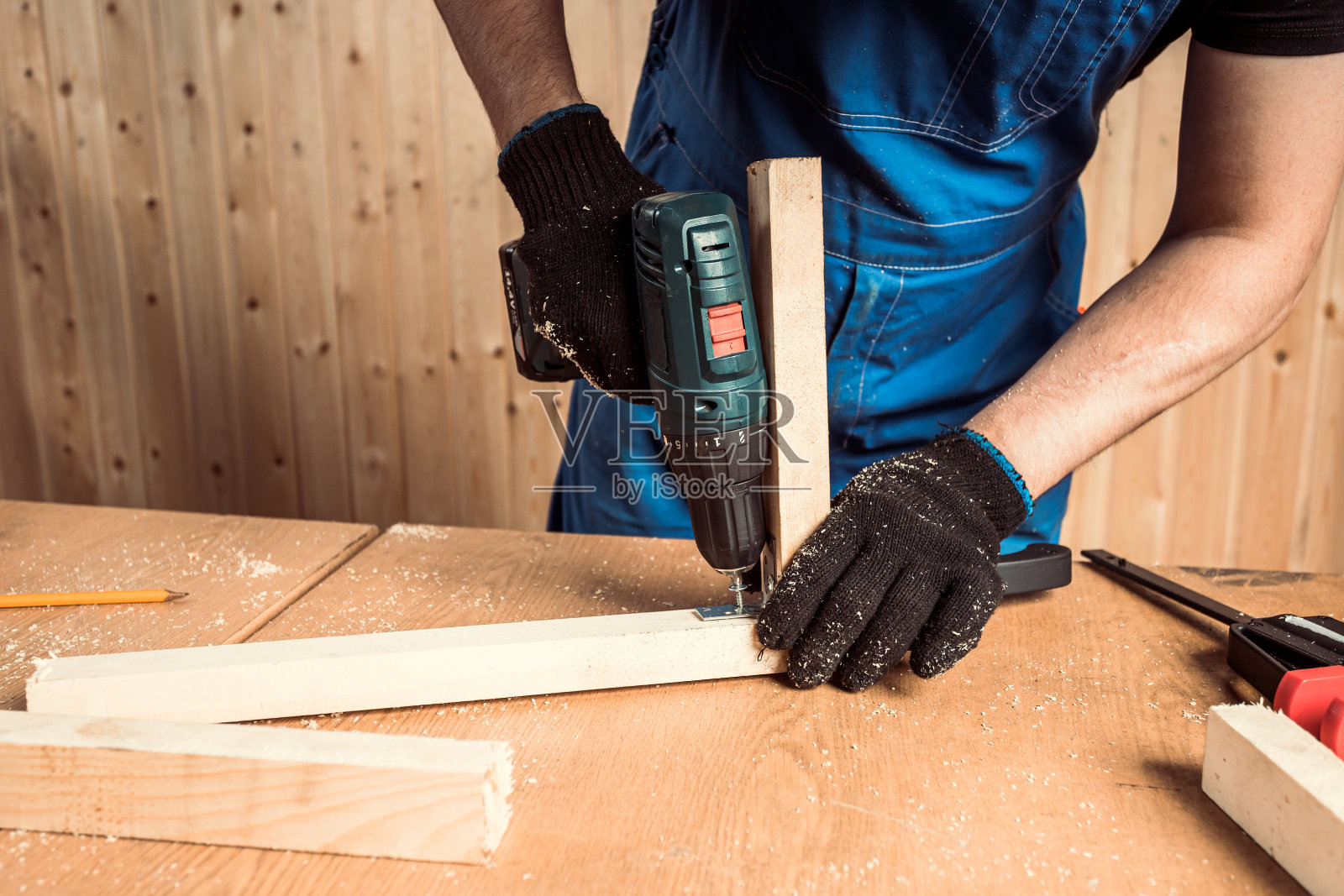 有经验的木匠照片摄影图片