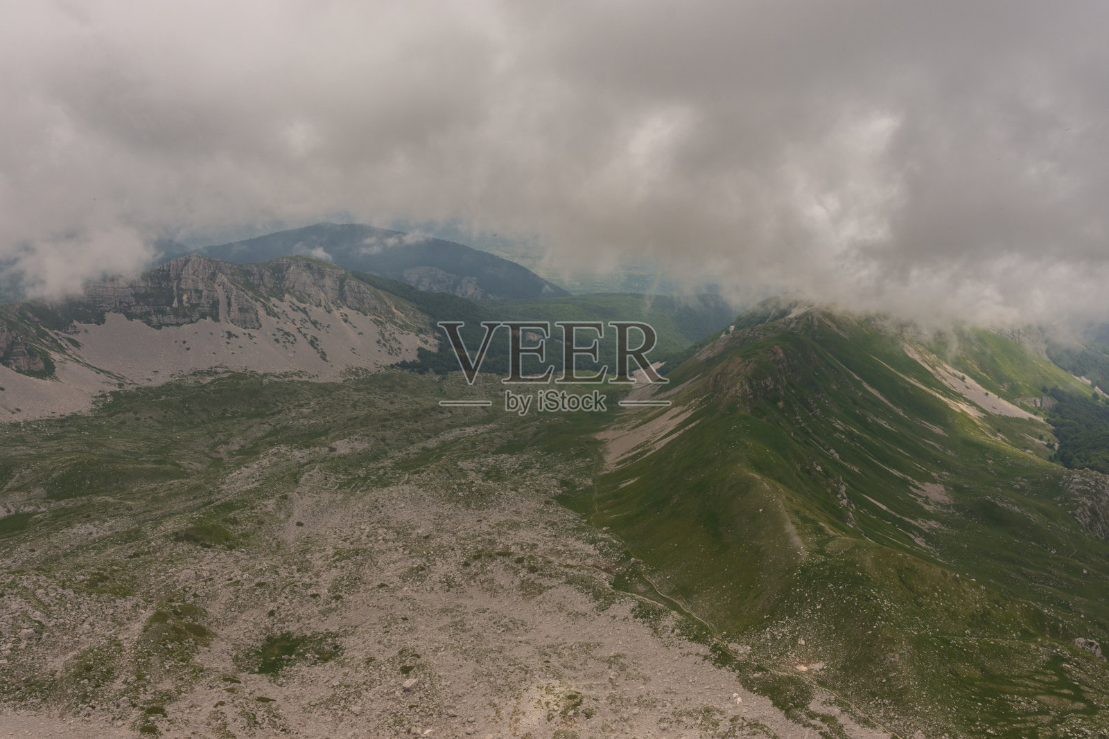 莫利塞Mainarde。Mainarde山脉沿着Molise和拉齐奥之间的边界延伸，在Molise地区流行。照片摄影图片