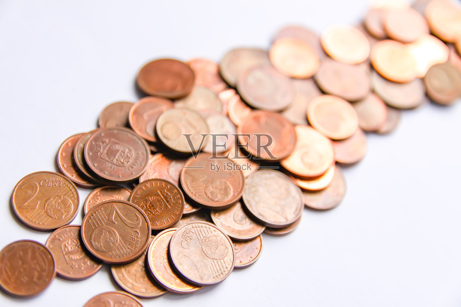 拉脱维亚发行的不同面额的欧元硬币照片摄影图片