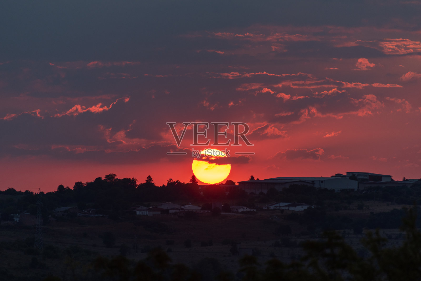 戏剧性的红色天空照片摄影图片