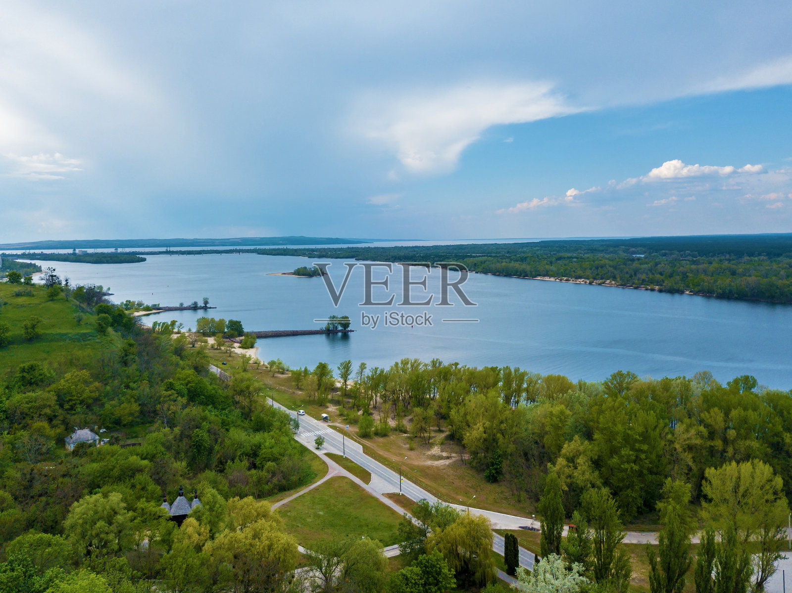 从山顶俯瞰第聂伯河照片摄影图片