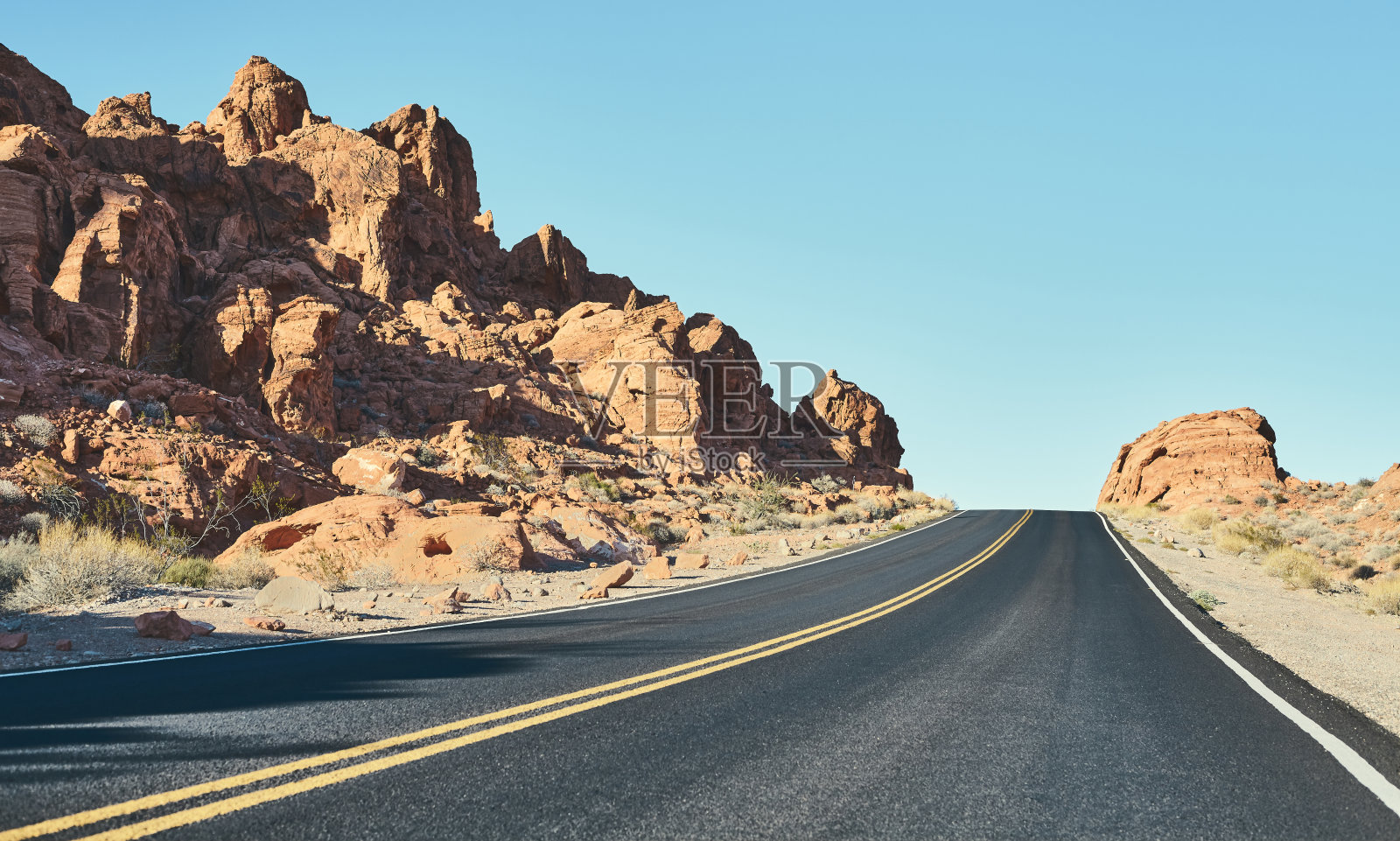 全景内华达沙漠路，美国。照片摄影图片