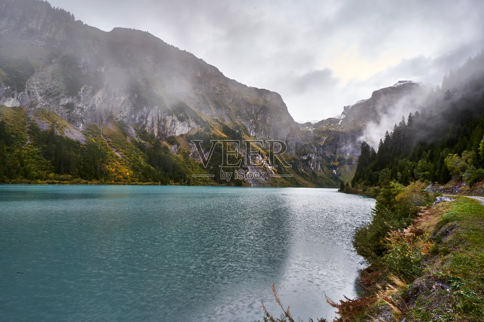 瑞士阿尔卑斯山格劳宾登山景湖Panixer照片摄影图片