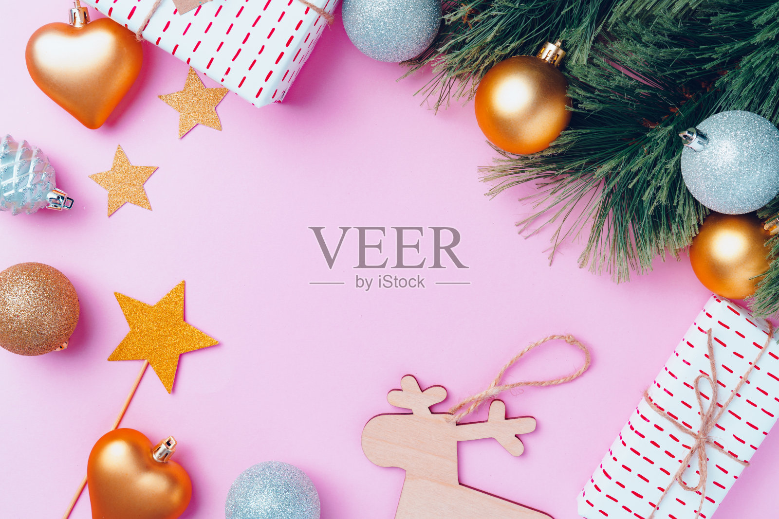 圣诞节日装饰与复制空间粉红色的背景照片摄影图片