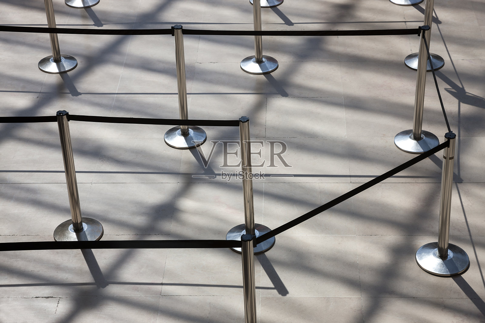 大流行期间，排队等候的人寥寥无几照片摄影图片