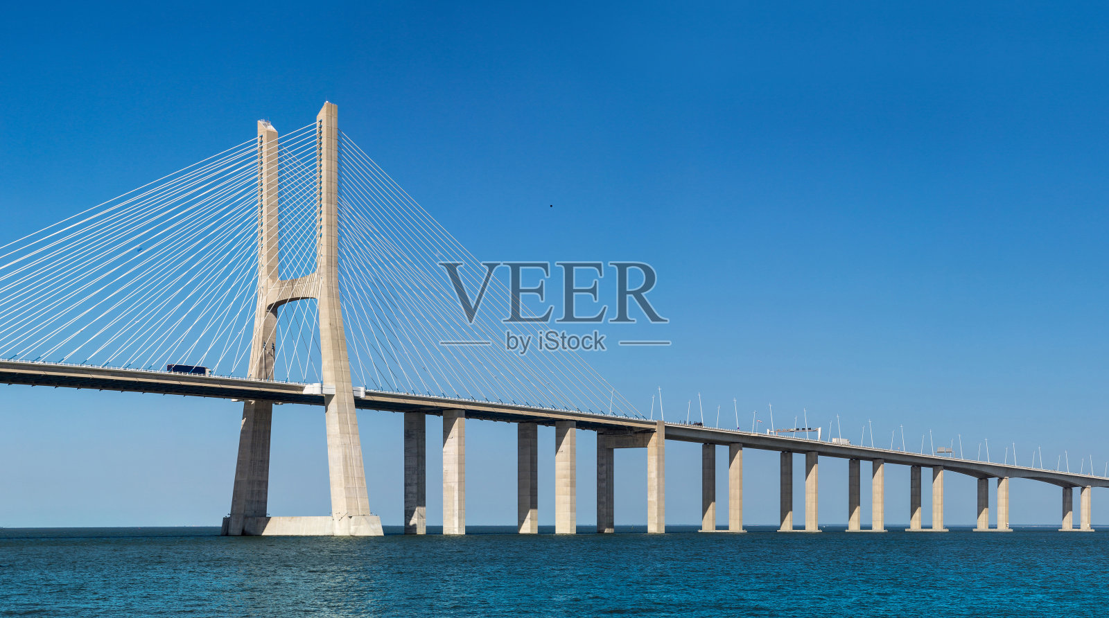 里斯本的瓦斯科·达·伽马桥照片摄影图片