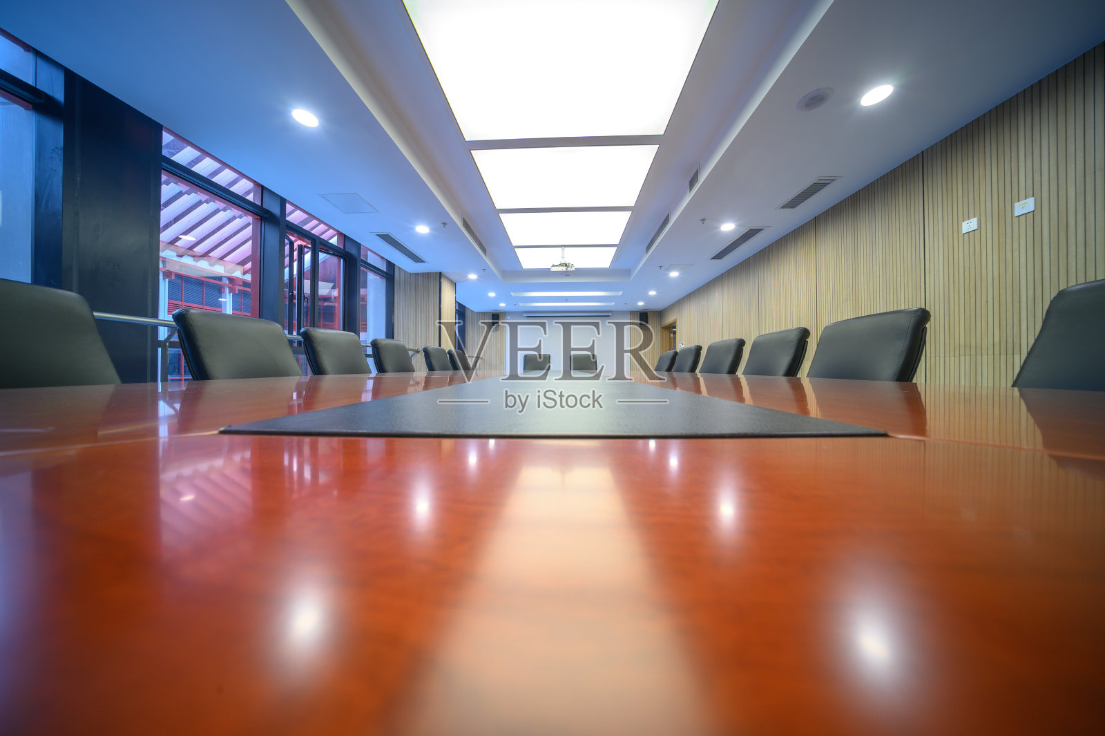 会议桌上。照片摄影图片