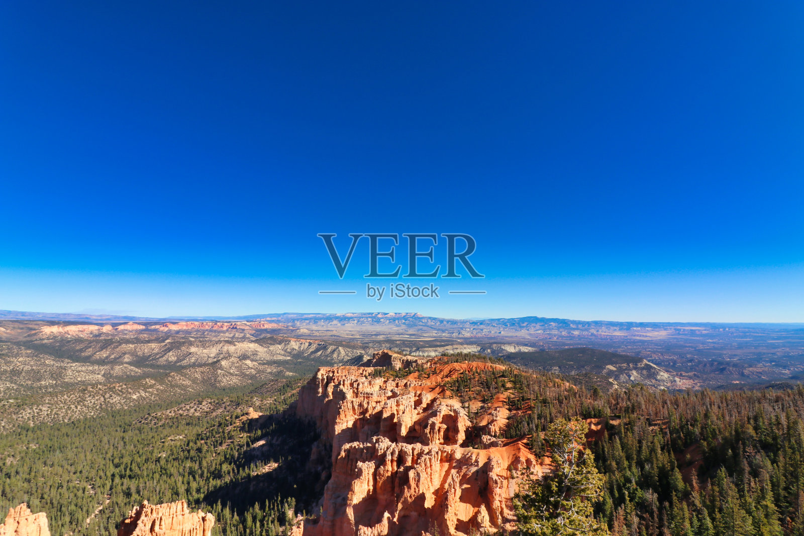 美国犹他州布莱斯峡谷国家公园奇妙的红色胡芦巴和明亮的光线照片摄影图片