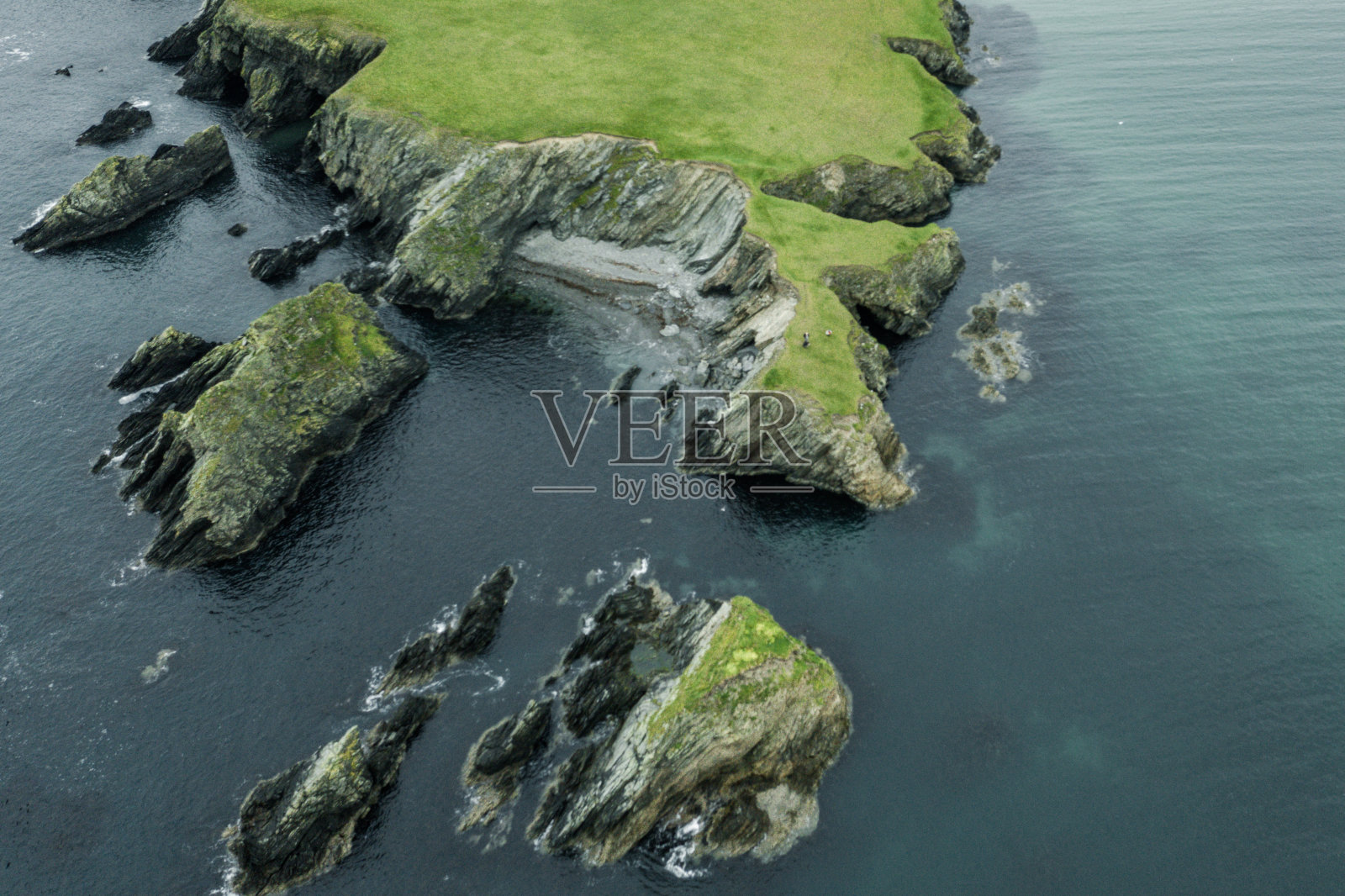 岩石海岸的鸟瞰图照片摄影图片