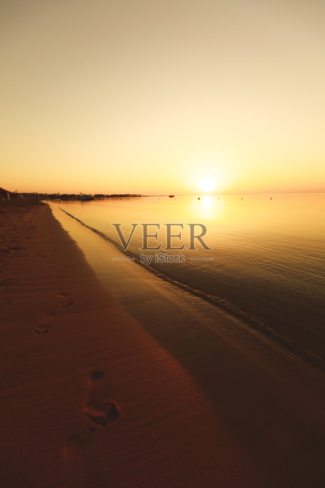 迷人海滩的宁静景色照片摄影图片