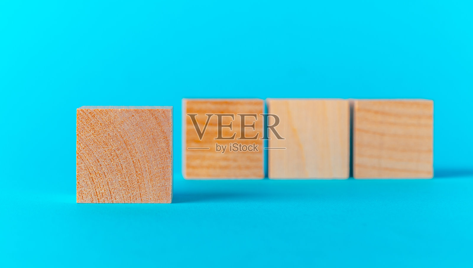 玩具积木上的蓝色背景正面视图照片摄影图片