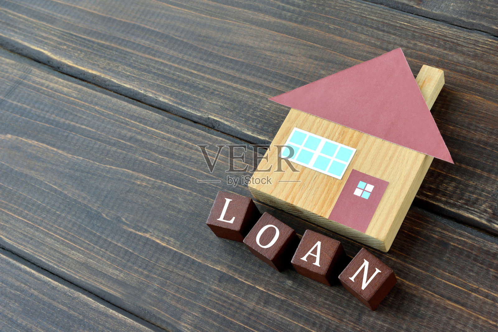 住房贷款形象，气氛阴暗照片摄影图片