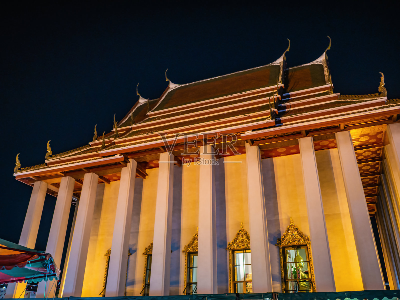 腊通节的萨吉寺小教堂。腊通庙会在寺或金山照片摄影图片