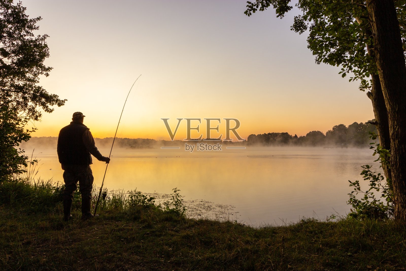 垂钓者照片摄影图片