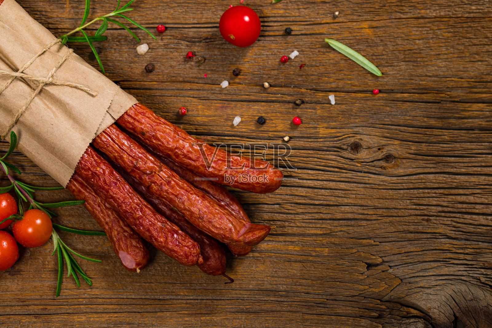 薄干熏制波兰香肠照片摄影图片