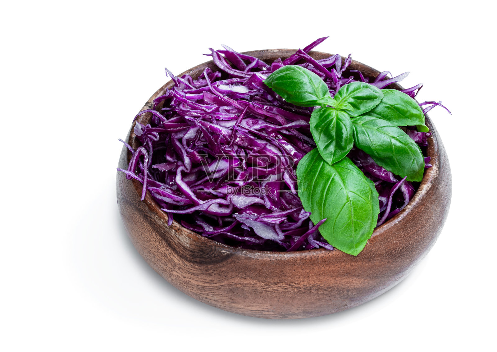 切成薄片的红白菜在木碗上孤立白色照片摄影图片