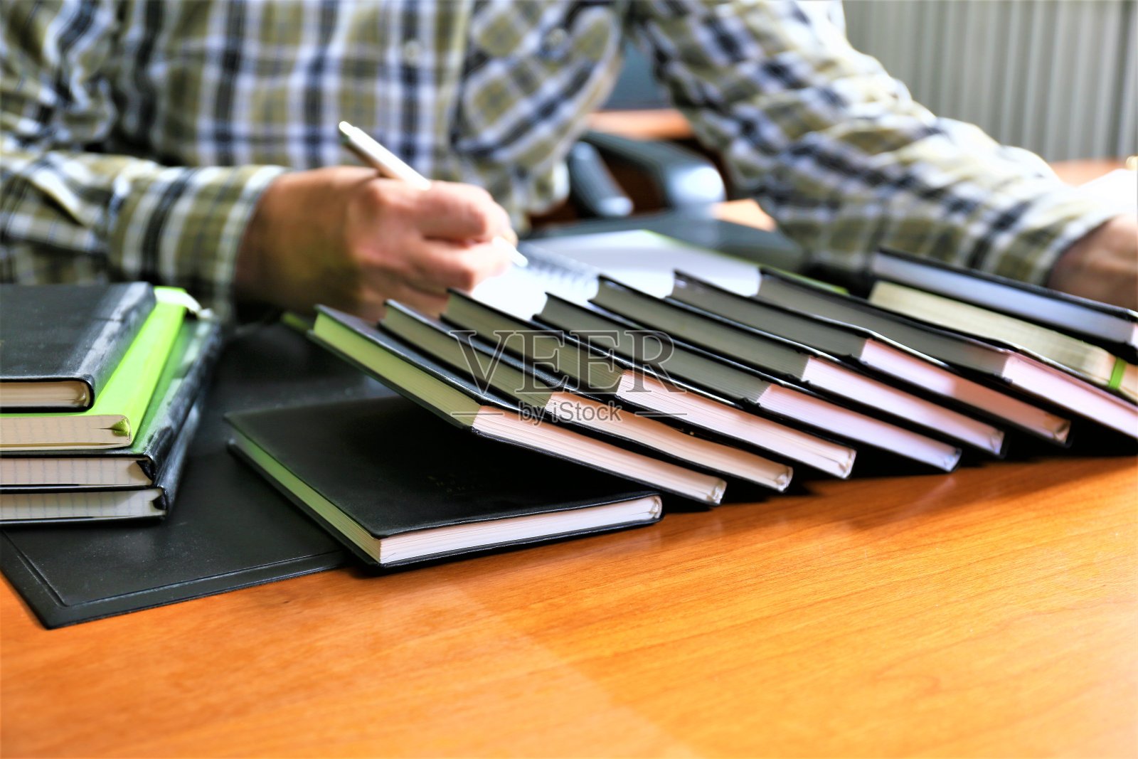 处理文档的人员照片摄影图片