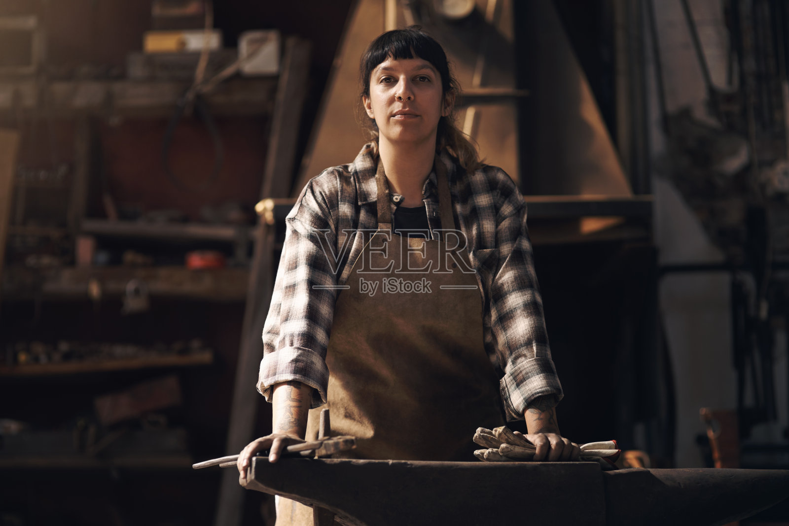 制造业中冉冉升起的人才照片摄影图片