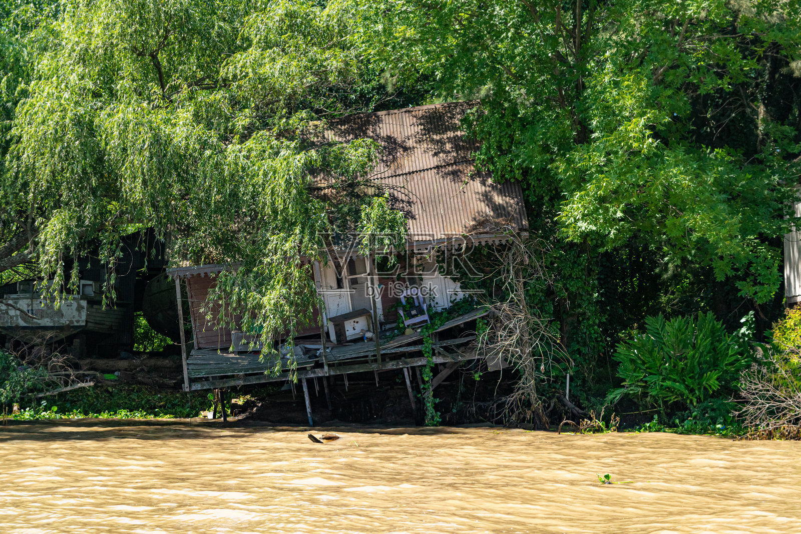 废弃的房子照片摄影图片