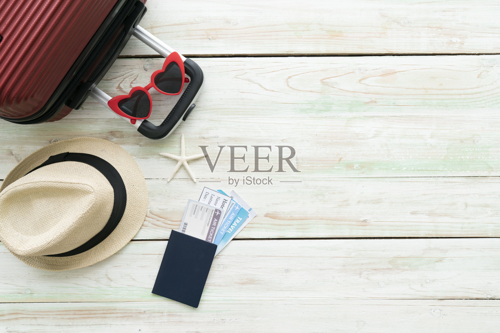 打包行李或手提箱开始新的旅行和长周末旅行，旅游目的地的概念照片摄影图片