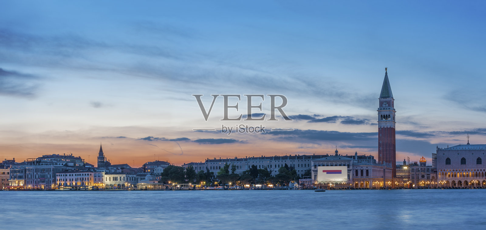 日落下的意大利历史名城威尼斯全景照片摄影图片