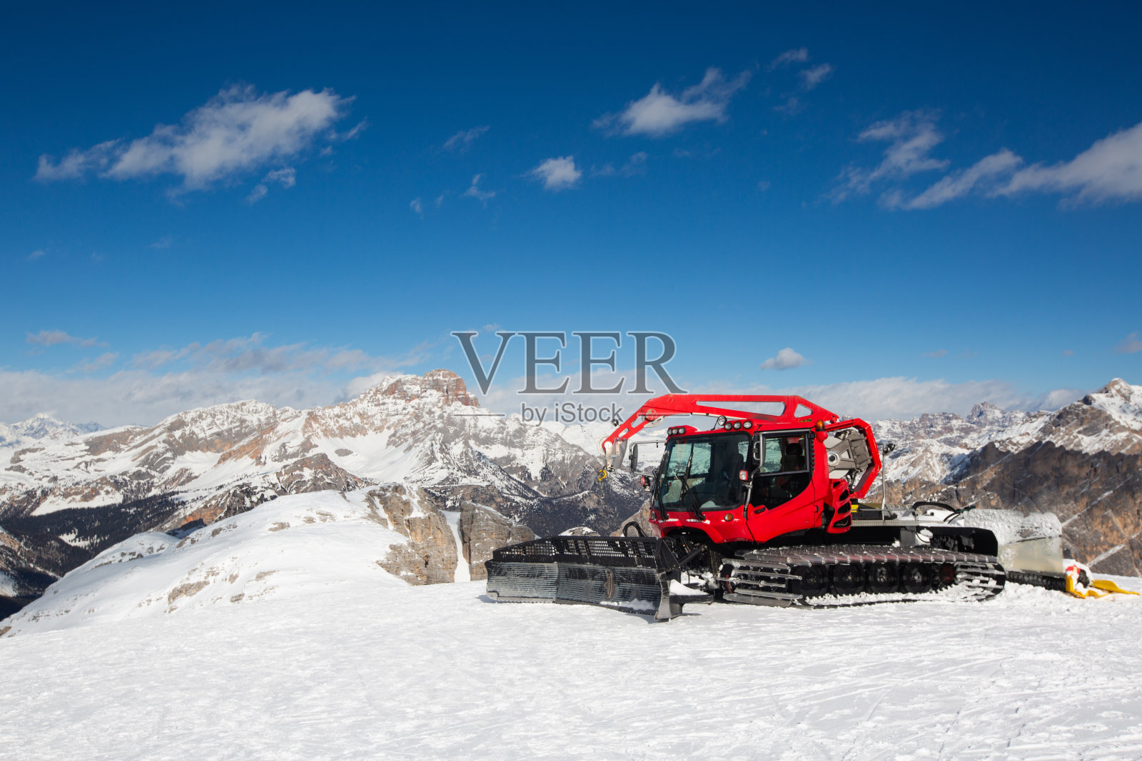 红色雪车ratrack山全景照片摄影图片