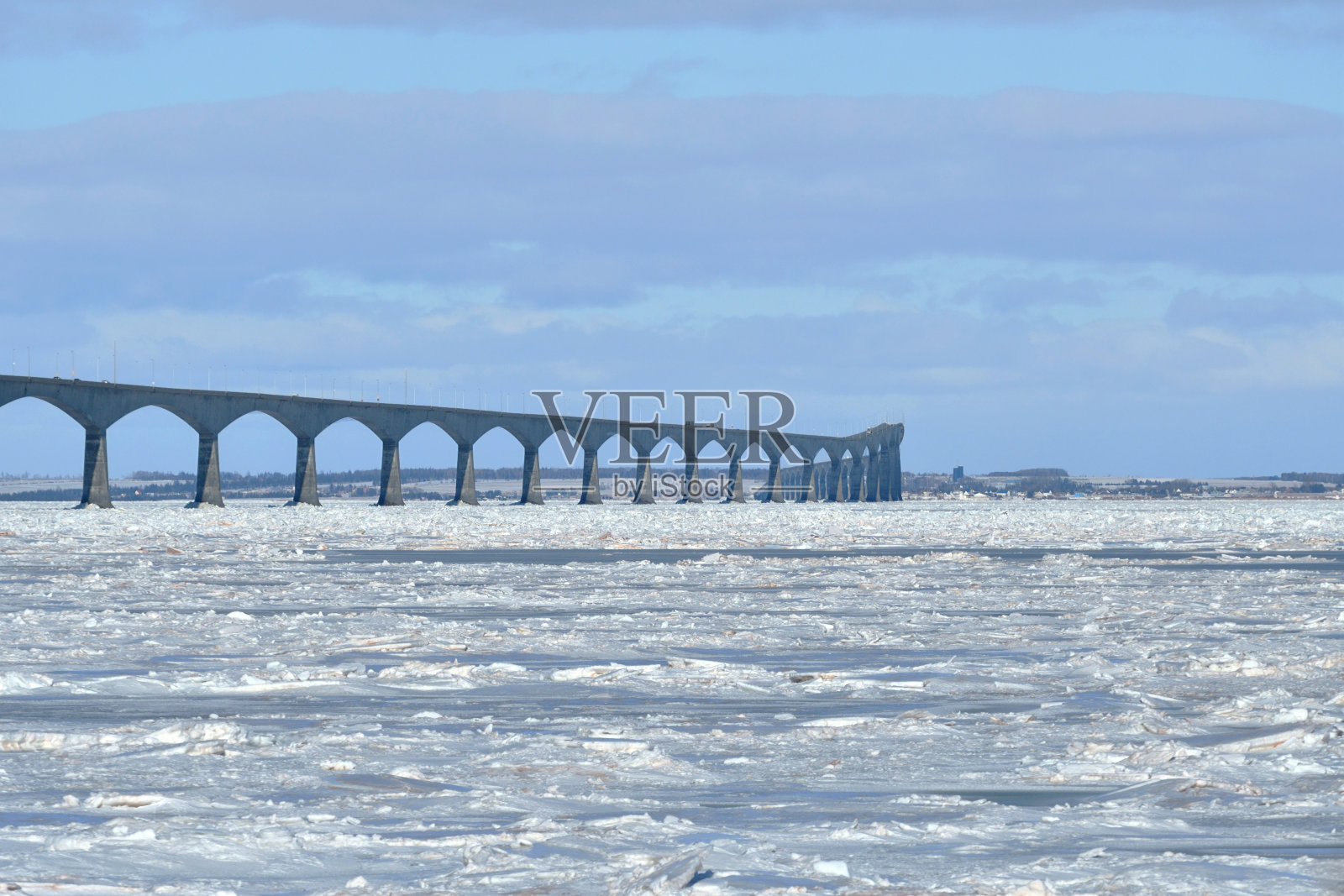 加拿大新布伦瑞克托尔门汀角冬季联邦桥照片摄影图片