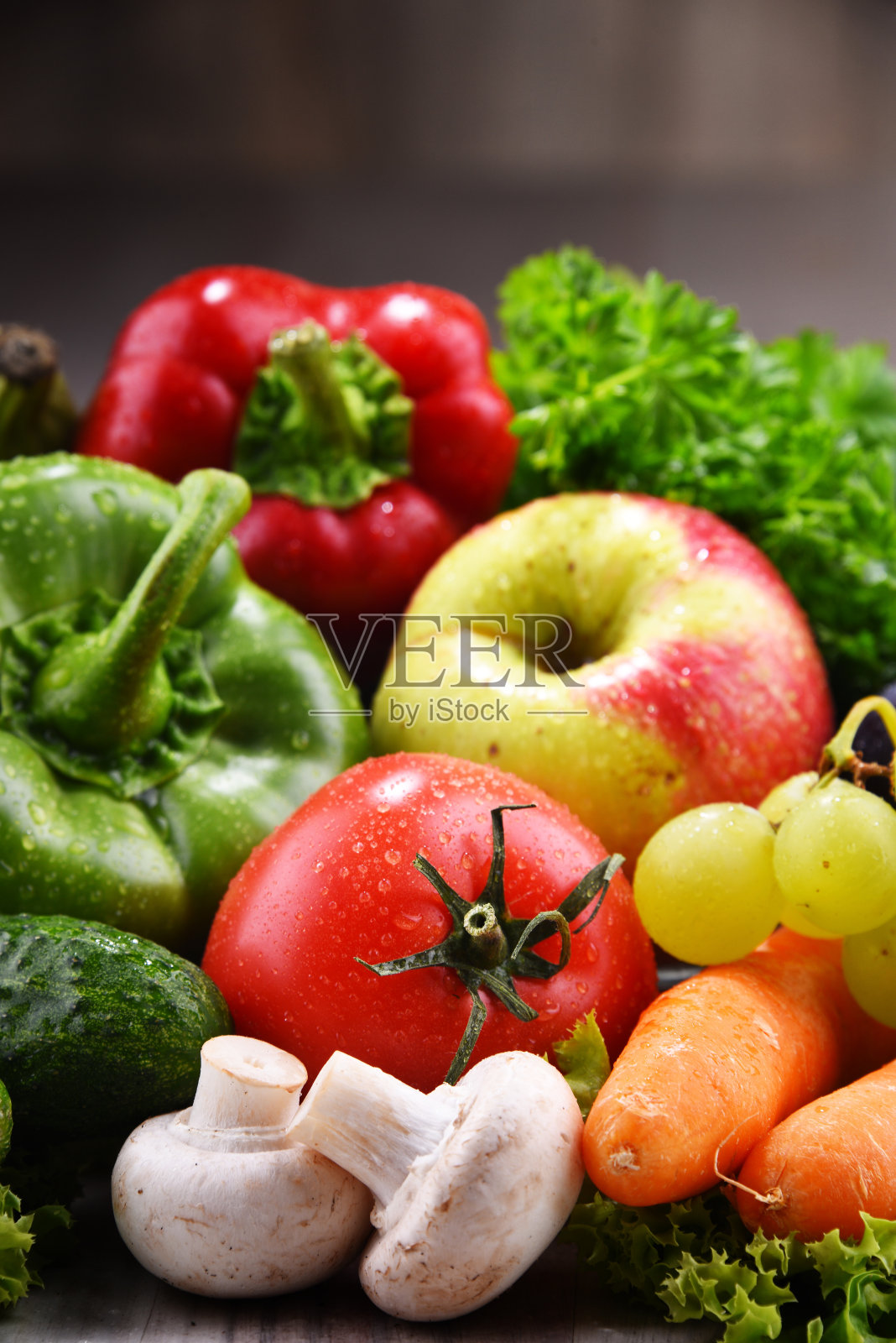 由新鲜的有机蔬菜和水果组成照片摄影图片