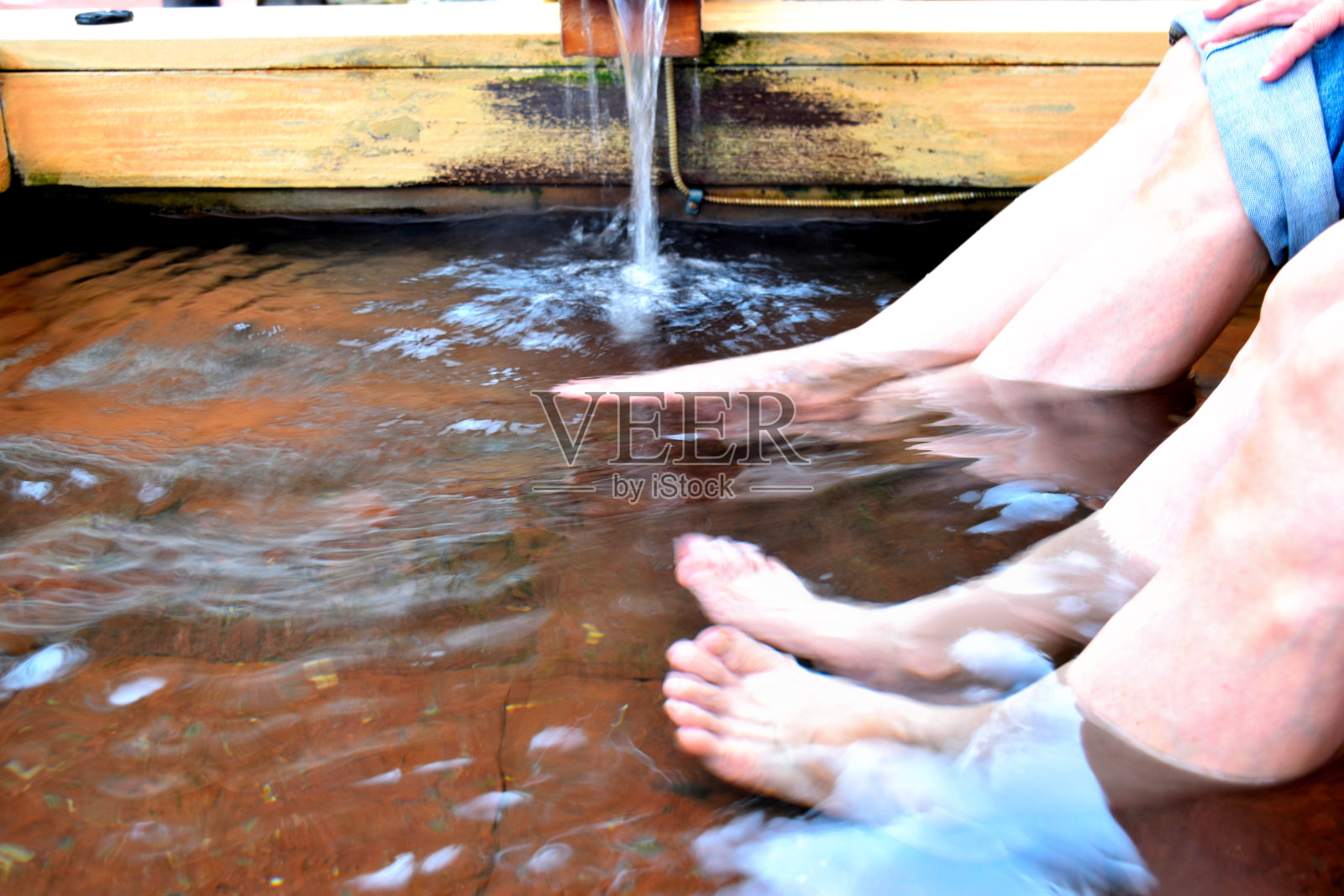 我喜欢在Izuatagawa洗脚照片摄影图片