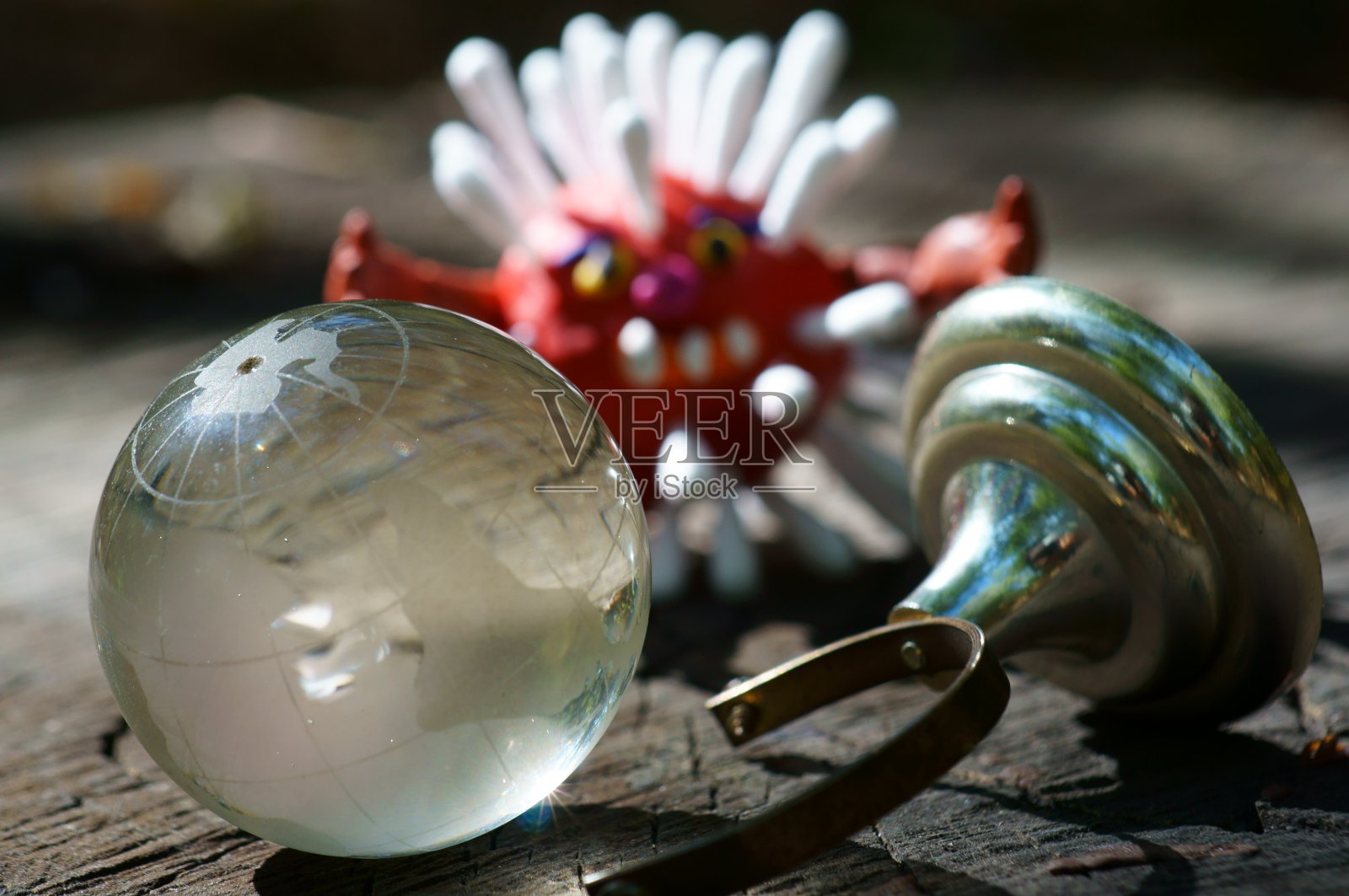 用粘土做的病毒雕像。照片摄影图片