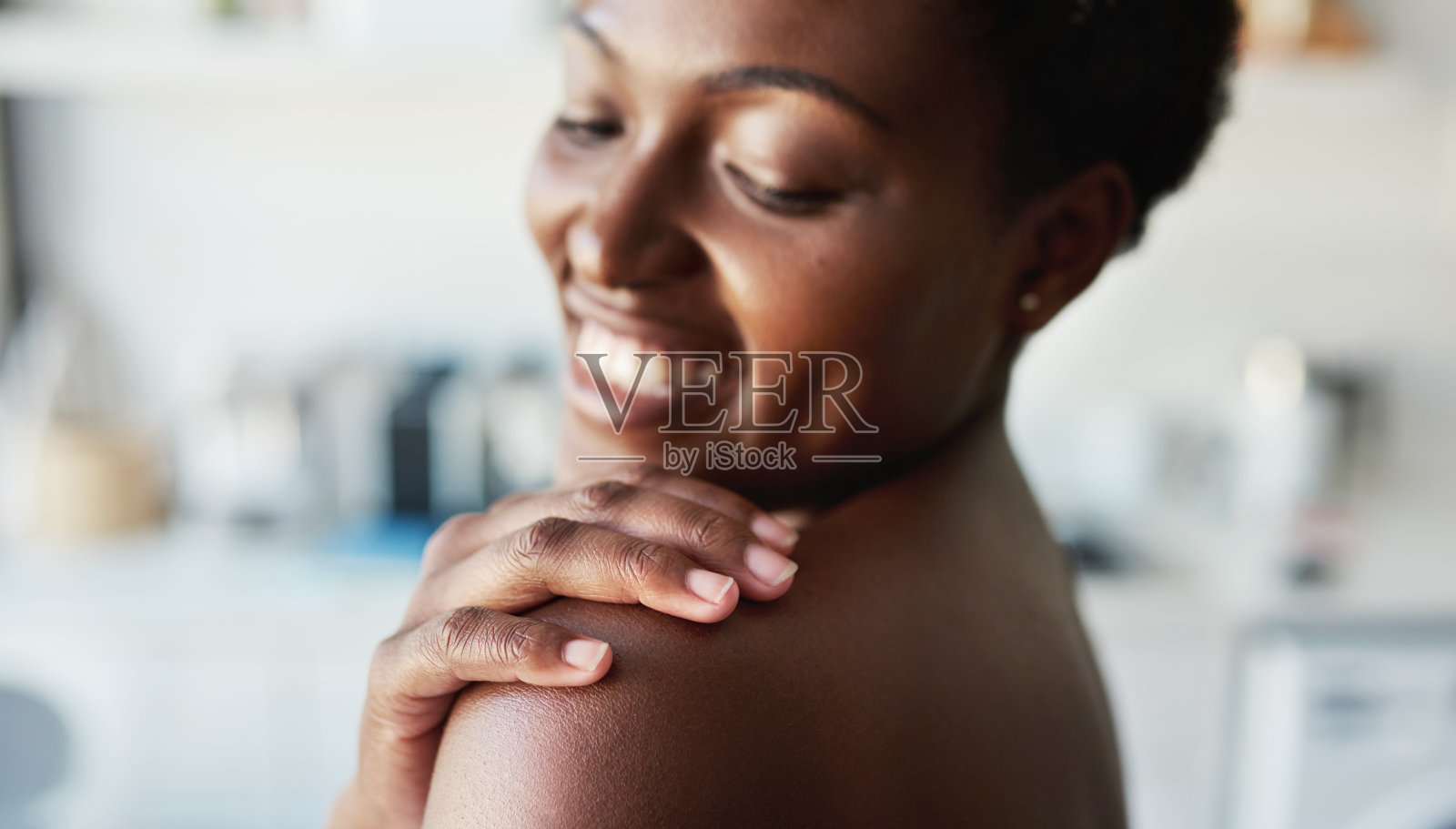 您需要一款温和无刺激的保湿霜照片摄影图片