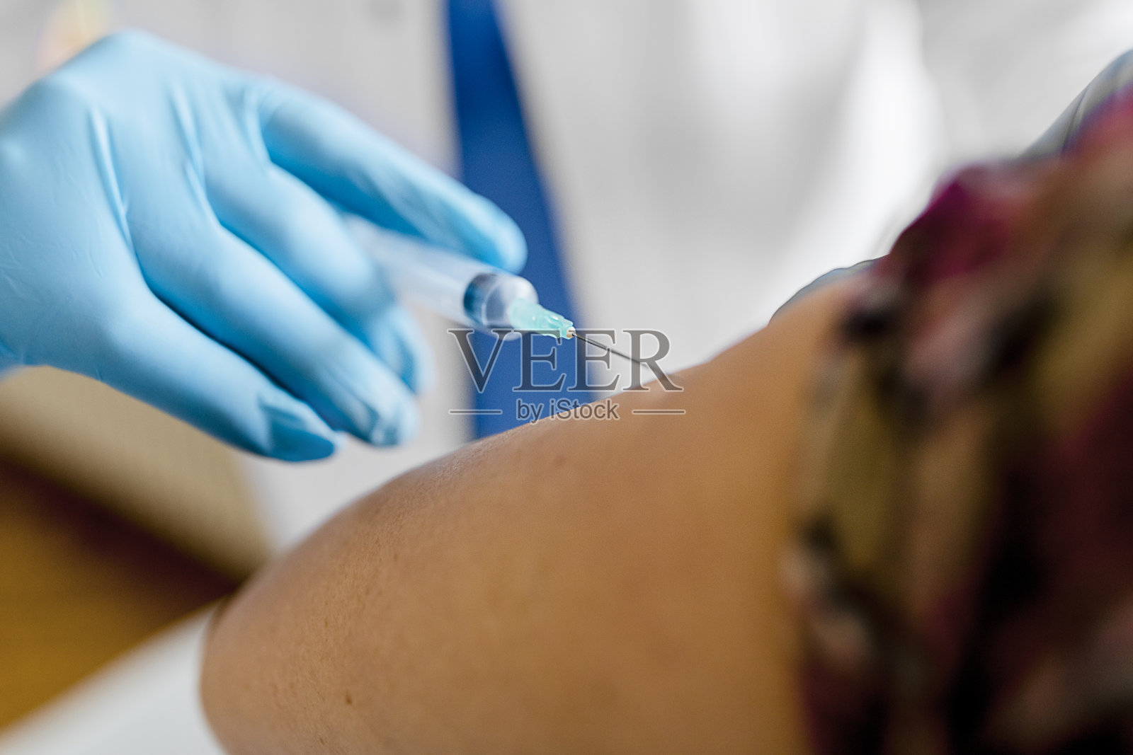 冬天之前接种疫苗照片摄影图片